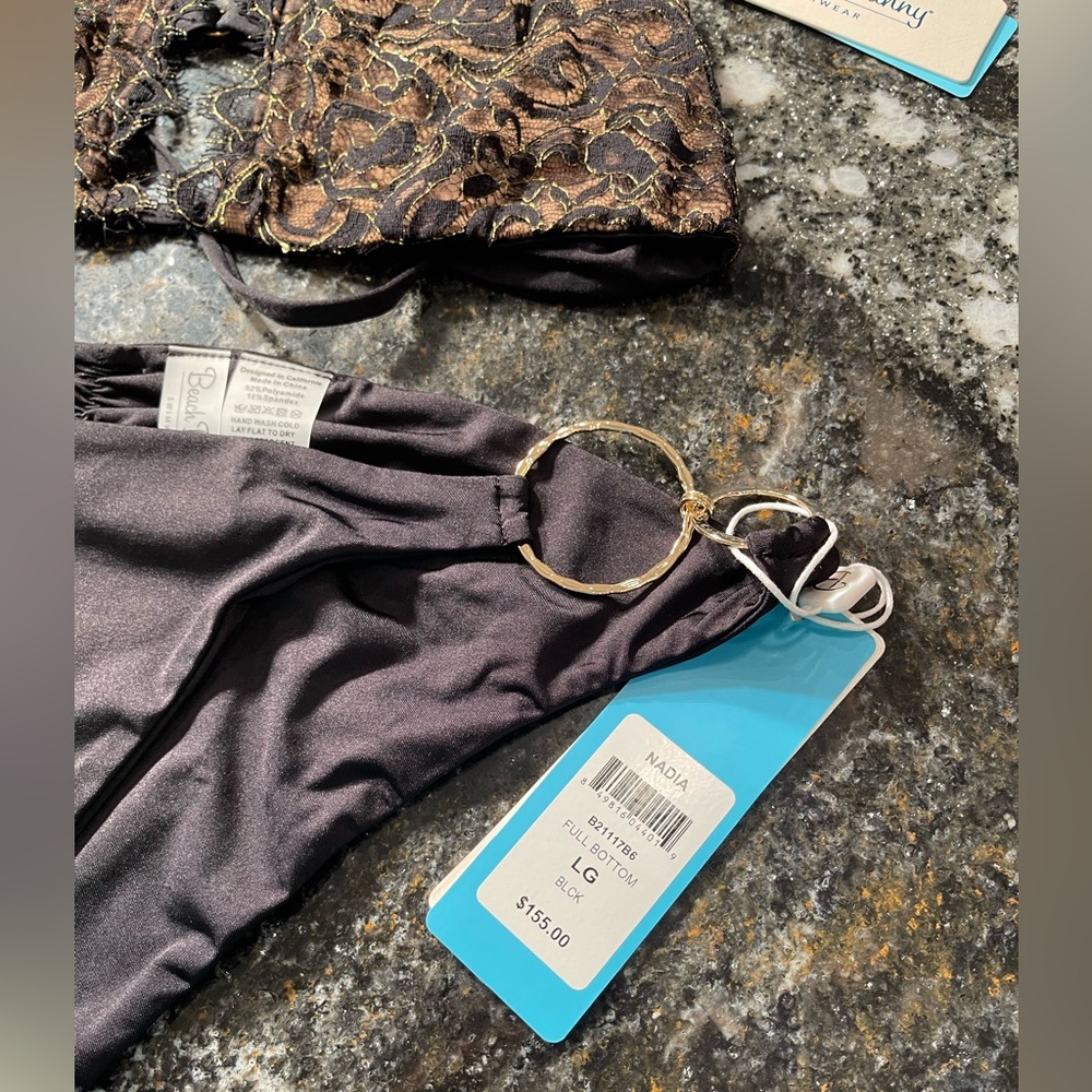 SOLD on POSH Canada XO 💋 NWT beach bunny trio set: xl top, L bra top, L bottoms - Picture 8 of 15